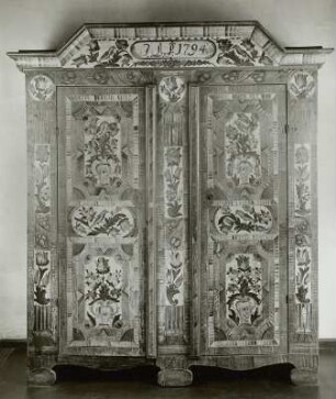 Doppeltüriger Kleiderschrank