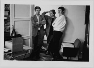 Der Fotograf Christian Borchert, die Chefsekretärin Christa Guse und die Lektorin Martina Buder im Verlag der Kunst