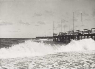 Heiligendamm, Blick vom Strand zur Seebrücke in der Ostsee