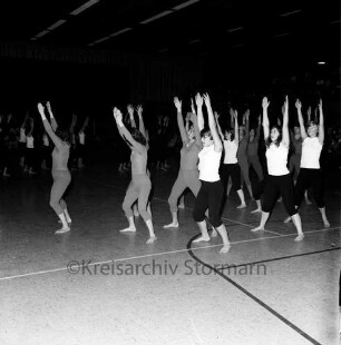 Kreissportverband Stormarn e.V.: Stormarnhalle: Sportschau: Festgymnastik wird vorgeführt