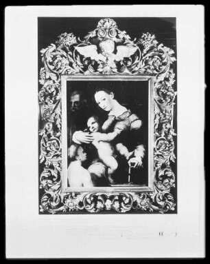Heilige Familie mit Johannesknaben in geschnitztem Barockrahmen