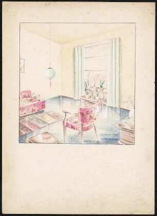 Wohnzimmer, Teilansicht. Ein Sofa (teilweise), ein Stuhl mit Armlehnen, sichtbares Gestell, ein Couchtisch und Anrichte (teilweise), Blumentisch, Deko