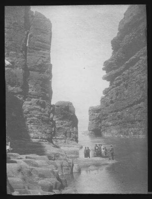 Mündung des Modschib [mogib, modjib, modschib, Wadi mujib, Arnon] ins T. M.