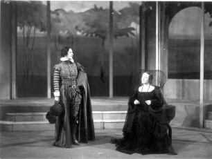 Was ihr wollt. Lustspiel in fünf Aufzügen von William Shakespeare in der Übersetzung von Schlegel. Staatsschauspiel Dresden, Neueinstudierung 03.04.1930 mit Musik von E. Humperdinck : Alice Verden als Viola und Antonia Dietrich als Olivia
