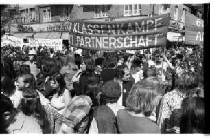 Kleinbildnegativ: Mai-Demonstration, 1973