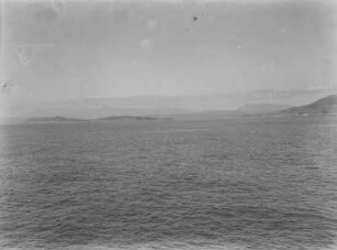 Küste : Blick vom Meer aus auf eine Küste