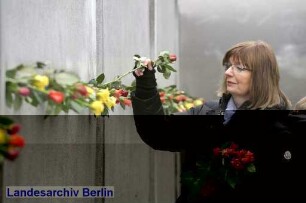 21. Jahrestag des Mauerfalls; Gedenkstätte Berliner Mauer (Wedding)