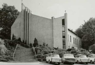 Katholische Kirche, Ansicht von Westen