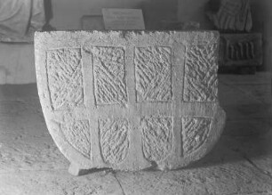 Fragment eines Sarkophages