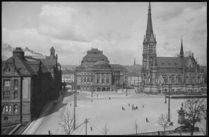 Chemnitz. Königsplatz, Museum, Neues Stadttheater, Petrikirche