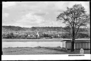 Dresden-Hosterwitz an der Elbe mit Kirche