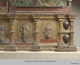 Thronende Madonna umgeben von den Heiligen Nikolaus von Bari, Johannes der Täufer, Christophorus und dem Erzengel Michael : Predella mit Christus als Schmerzensmann und Heiligen