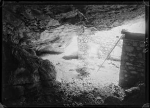 Österreich, Golling an der Salzach. Kroatenhöhle am Pass Lueg