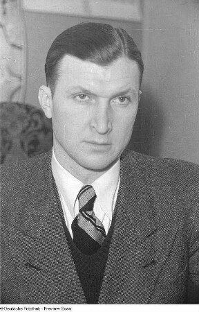 Porträtaufnahmen des Politikers Paul Markgraf, 1945-1949 Polizeipräsident von Berlin