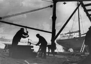 Hamburg-Neuenfelde (Cranz). In der Schiffswerft Sietas bearbeiten Werftarbeiter Stahlblech. Aufgenommen 1937