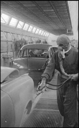Köln, Niehl: Fordwerk, Werkhalle, lackieren, spritzen