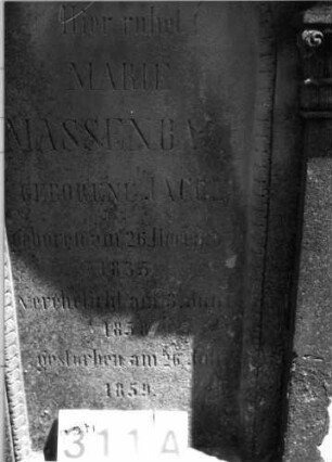 Grabstein 311 (Index: 100085234) Maße HxBxT: 196x88x44 cm Beschreibung: ädikulaart. St. m. Pfeilern, giebelart. Abschl. m. Verdach. , Schriftfeld eingetieft: Grabstein 311A
