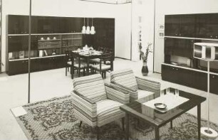 Sessel : Ausstellungskoje mit Wohnzimmermöbeln (1975; VEB Wohnraummöbelkombinat Anklam)