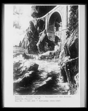 Straßenbrücke