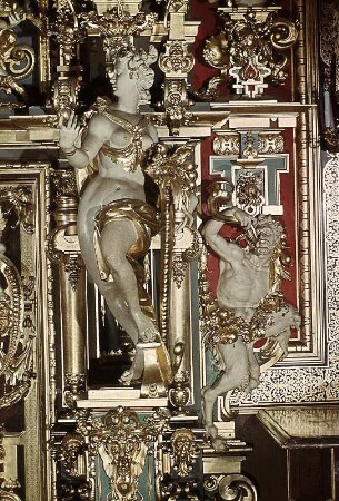 Götterpforte mit Merkur, Mars und Venus (Abundantia) und Minerva