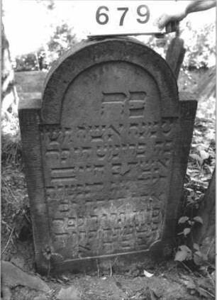Grabstein 679