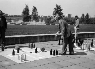 Freiburg: Freiburg-West; Strandbad, Unterhaltungsspiele im Strandbad