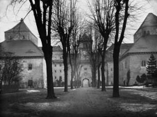 Schloss Augustusburg : Schloss Augustusburg. Hof. Südseite. Blick zum inneren Tor