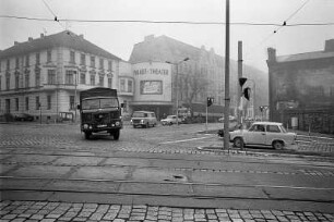 Deutsch-polnische Grenze. Straßenszene in Görlitz, mit Trabant-PKW und IFA LKW. Im Hintergrund das Palast-Theater