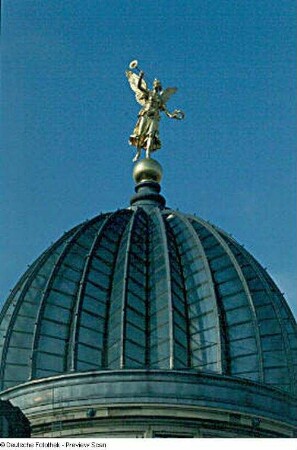 Fama : Ausstellungsgebäude des Sächsischen Kunstvereins. Glaskuppel mit Fama von Robert Henze