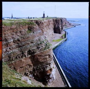 Helgoland: Klippen an der Südwestseite, mit Leuchtturm