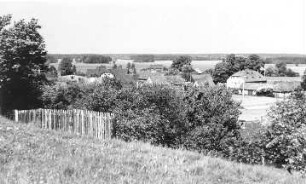 Rietschen-Nieder Prauske. Ortsansicht vom Windmühlenberg aus