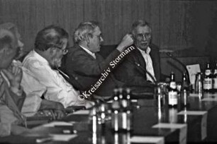 2. Stormarner Kulturforum "5 Tage im Mai: Kriegsende in Stormarn": Podiumsdiskussion im Kreistagssitzungssaal: Zeitzeugen auf dem Podium