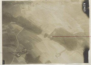 Feindliches Flugzeug (Albatros-Doppeldecker) bei Ober- und Unterlaichling (2500 m)