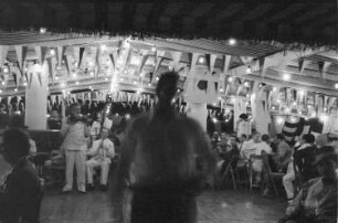Bordleben Milwaukee. Bordfest. Festsaal mit Musikkapelle