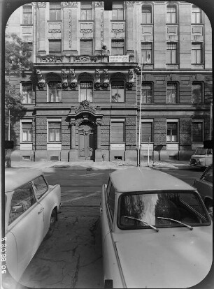 Dresden-Neustadt, Karl-Marx-Platz (Palaisplatz) 2 a/d. Verwaltungsgebäude (um 1900). Straßenfront (Teilansicht)