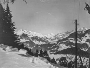 Schneebedeckte Berge : Panoramablick auf schneebedeckte Berge