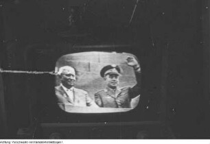 Fernsehabend in einem Klub der Volkssolidarität. Sendung über den Empfang des Kosmonauten Gagarin, 1961