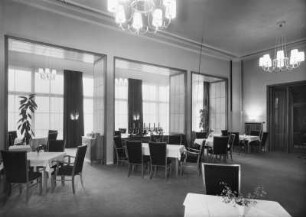 Dresden, Lingnerschloss, Innenaufnahme, Speiseraum : 1957 bezog der Dresdner Klub, später Dresdener Klub der Intelligenz, das Lingnerschloss. Es wurde dafür 1956/57 umgebaut.