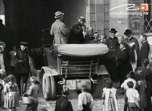 Erbprinz von Baden Buchau vor dem Schloß