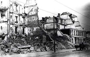 Zerstörungen Zweiter Weltkrieg. unbekannte zerstörte Gebäude (eventuell Rüppurrer Straße/Ecke Winterstraße)