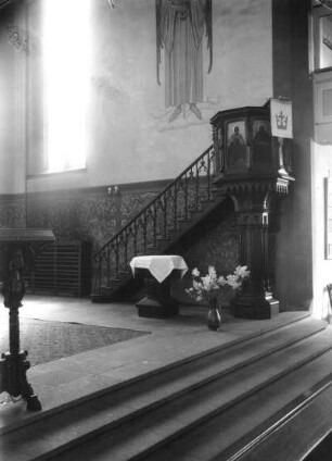 Roßwein. Stadtkirche Sankt Marien. Südwand des Chores mit Kanzel (wohl 1897)