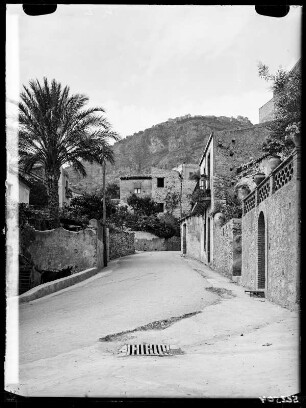 Taormina. Straße mit Blick nach Mola