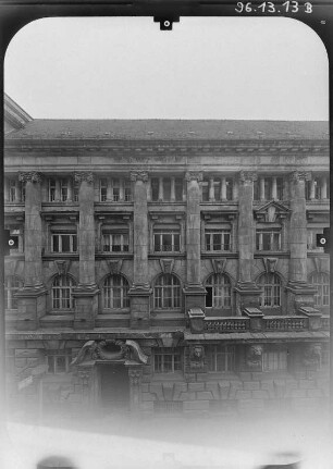 Leipzig-Zentrum, Dittrichring 21. Geschäftsthaus (ehem. "Haus der deutsch-sowjetischen Freundschaft"; 1908). Straßenfront (Teilansicht, Bosestraße)
