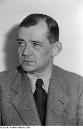 Porträtaufnahmen des Politikers Karl Maron, 1945-1946 1. stellvertretender Oberbürgermeister und Leiter der Personalabteilung des Magistrats Berlin