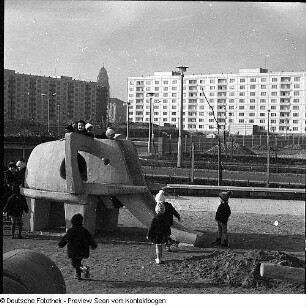 Hochhaus Terrassenufer (verschiedene Ansichten, Blick von oben, Modell der Carola-Brücke?, Spielplatz, Brückenskulptur der alten Carolabrücke)