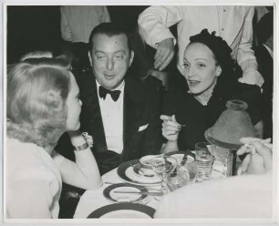 Marlene Dietrich (Los Angeles, zirka 1939 - 1940) (Archivtitel)