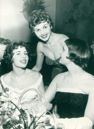 IFF 1955. Filmball. Sonja Ziemann, Nadja Regin, Irina Garden