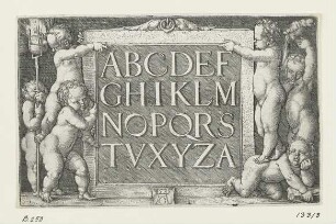 Tafel mit dem lateinischen Alphabet und sechs Kinder