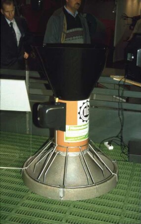Fotografie: Fütterungstechnik, Futtervorlage, Mastschwein, Trockenfütterungsanlage, Vollspaltenboden
