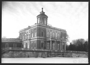 Potsdam, Marmorpalais, vom See aus, seitlich.
